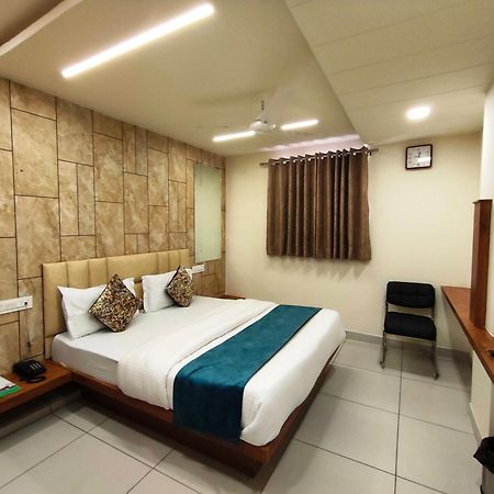 Hotel Kinara Αχμπανταμπάντ Εξωτερικό φωτογραφία