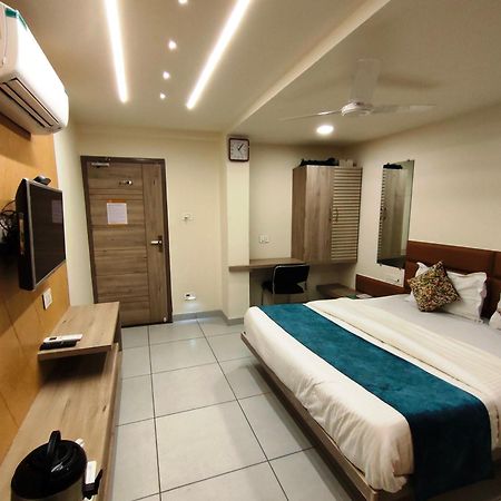 Hotel Kinara Αχμπανταμπάντ Εξωτερικό φωτογραφία