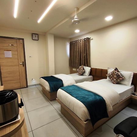Hotel Kinara Αχμπανταμπάντ Εξωτερικό φωτογραφία