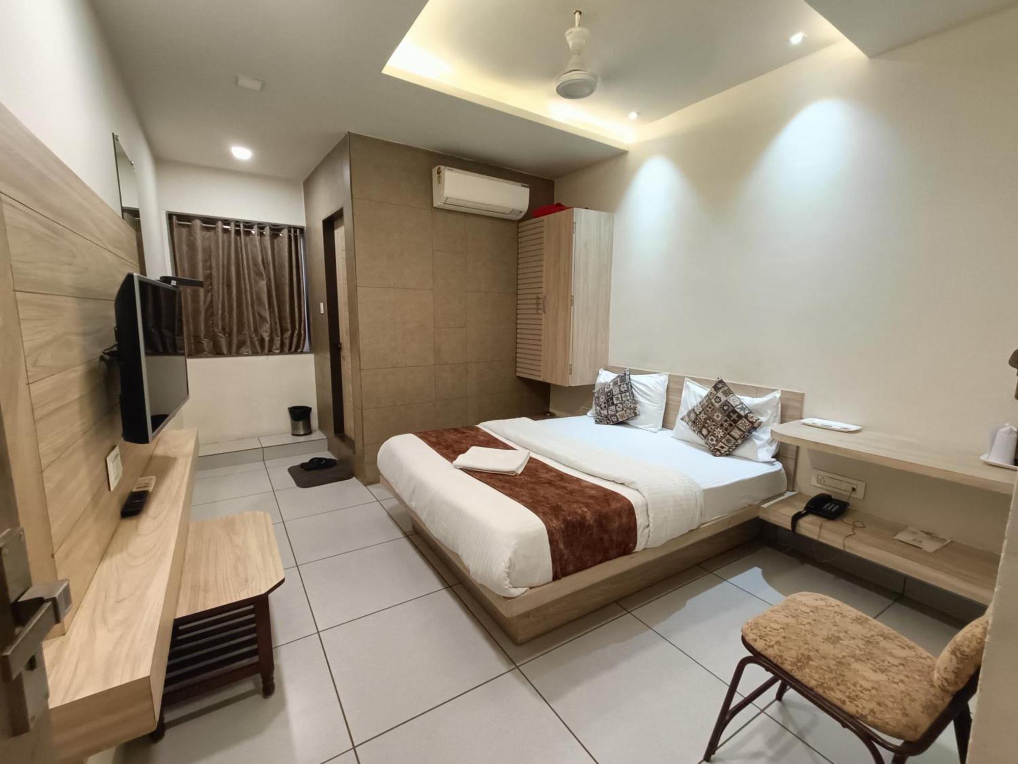 Hotel Kinara Αχμπανταμπάντ Εξωτερικό φωτογραφία