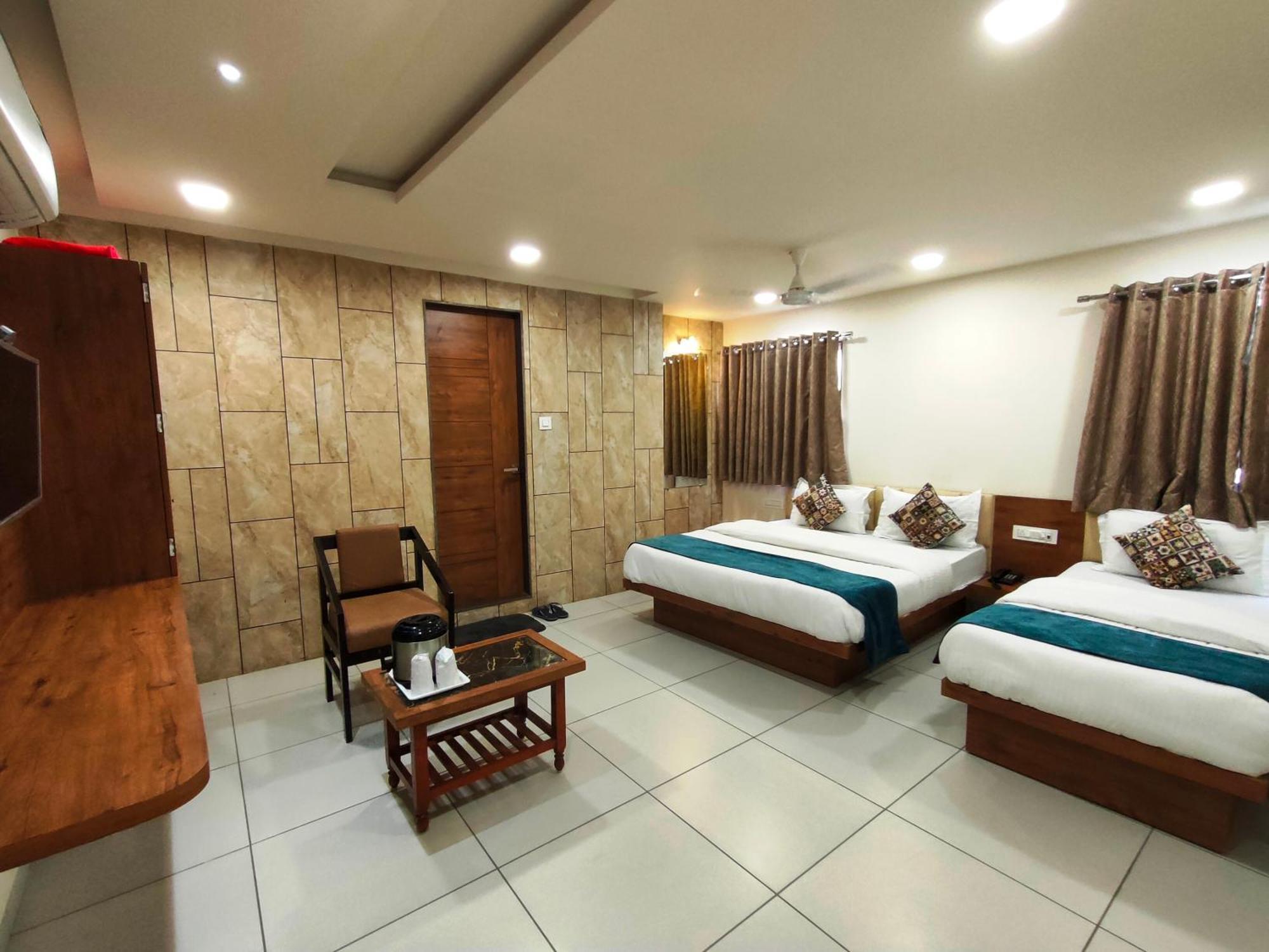 Hotel Kinara Αχμπανταμπάντ Εξωτερικό φωτογραφία