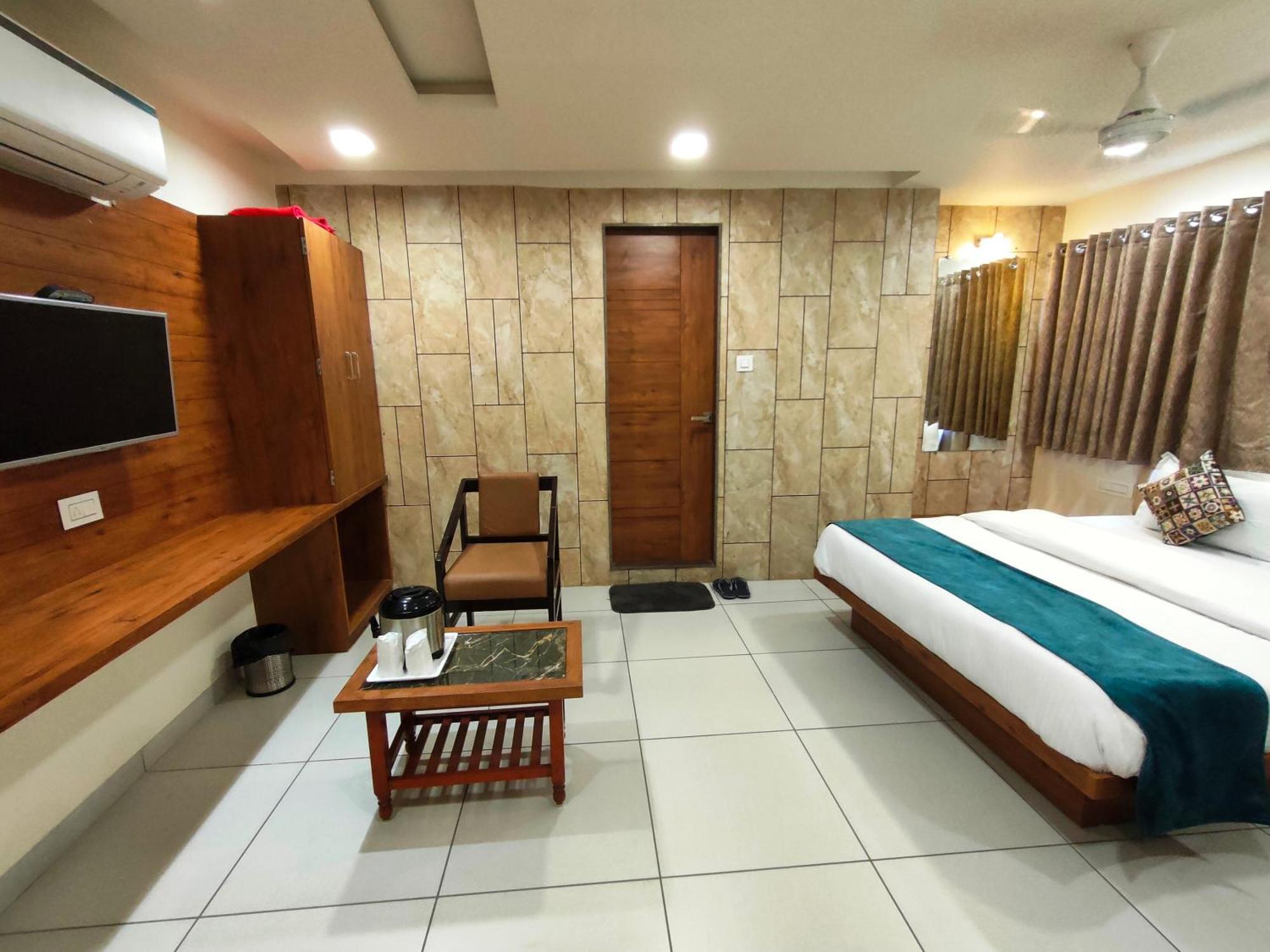 Hotel Kinara Αχμπανταμπάντ Εξωτερικό φωτογραφία