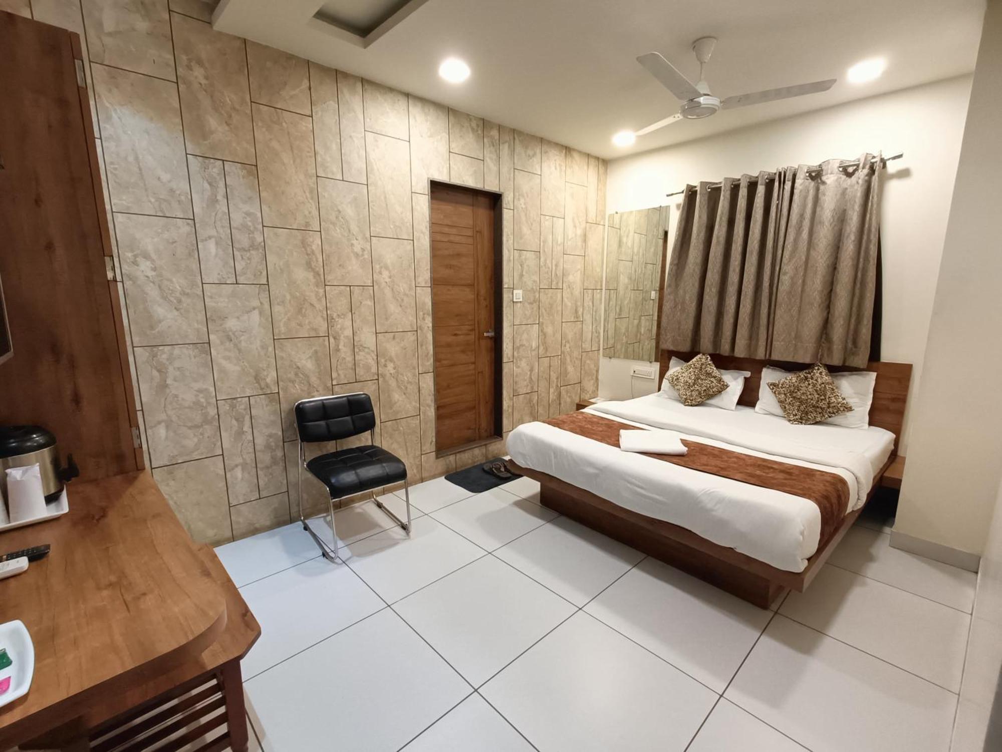 Hotel Kinara Αχμπανταμπάντ Εξωτερικό φωτογραφία