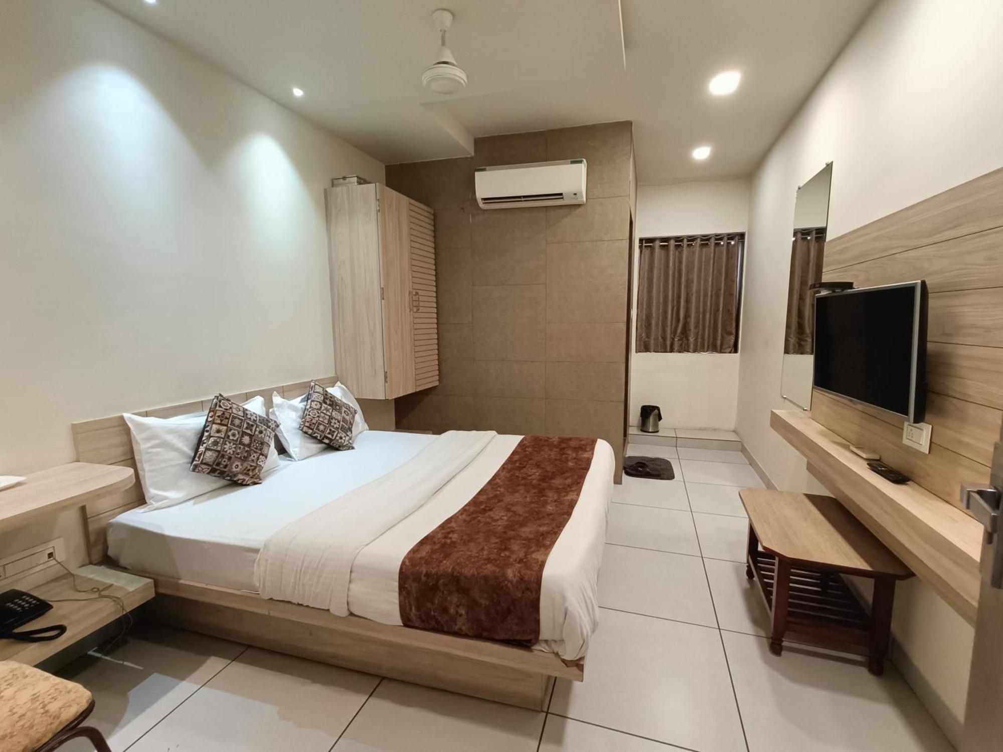 Hotel Kinara Αχμπανταμπάντ Εξωτερικό φωτογραφία