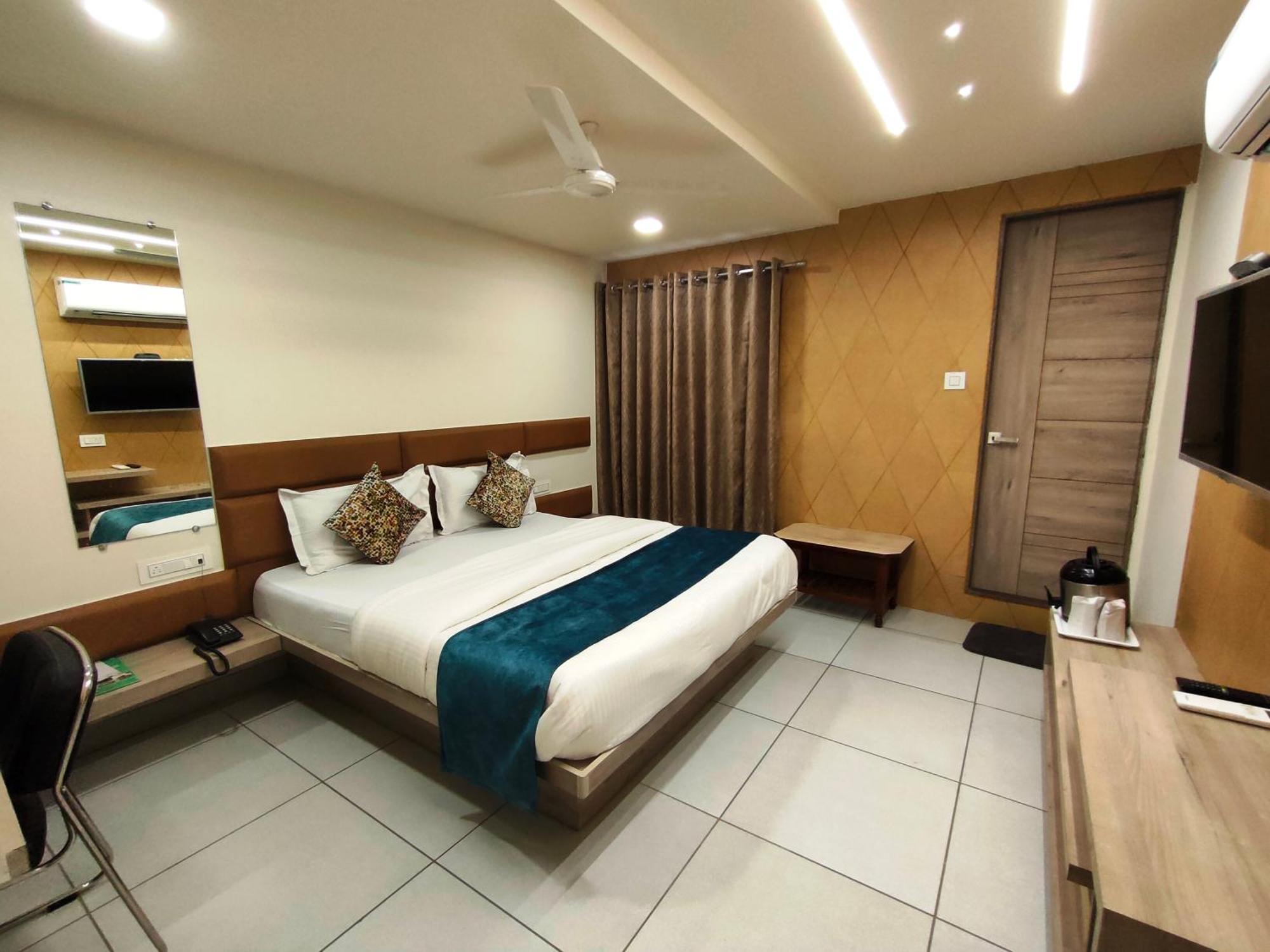 Hotel Kinara Αχμπανταμπάντ Εξωτερικό φωτογραφία