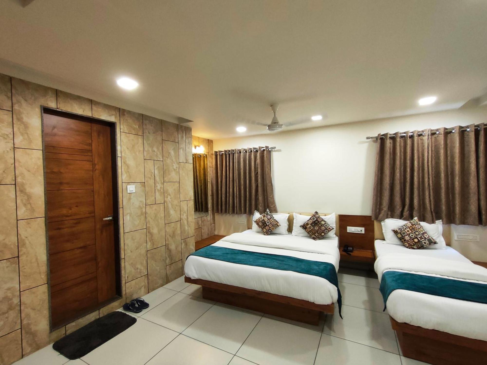 Hotel Kinara Αχμπανταμπάντ Εξωτερικό φωτογραφία