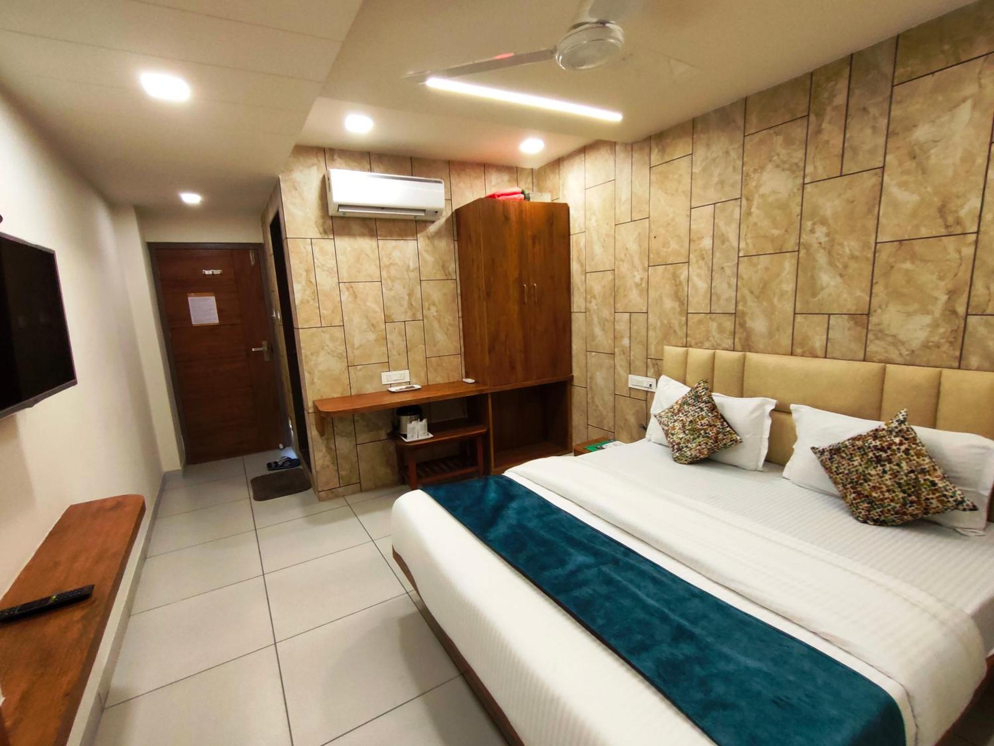 Hotel Kinara Αχμπανταμπάντ Εξωτερικό φωτογραφία