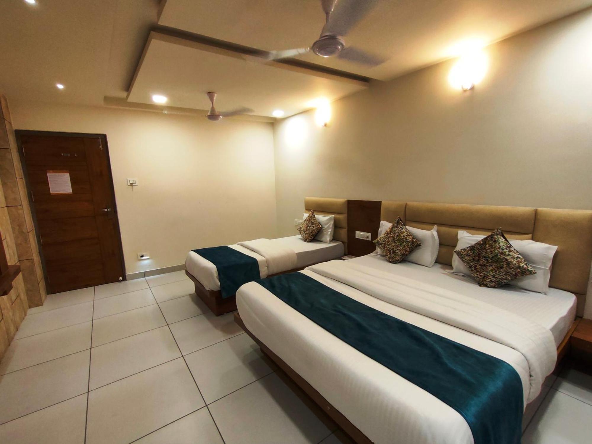Hotel Kinara Αχμπανταμπάντ Εξωτερικό φωτογραφία