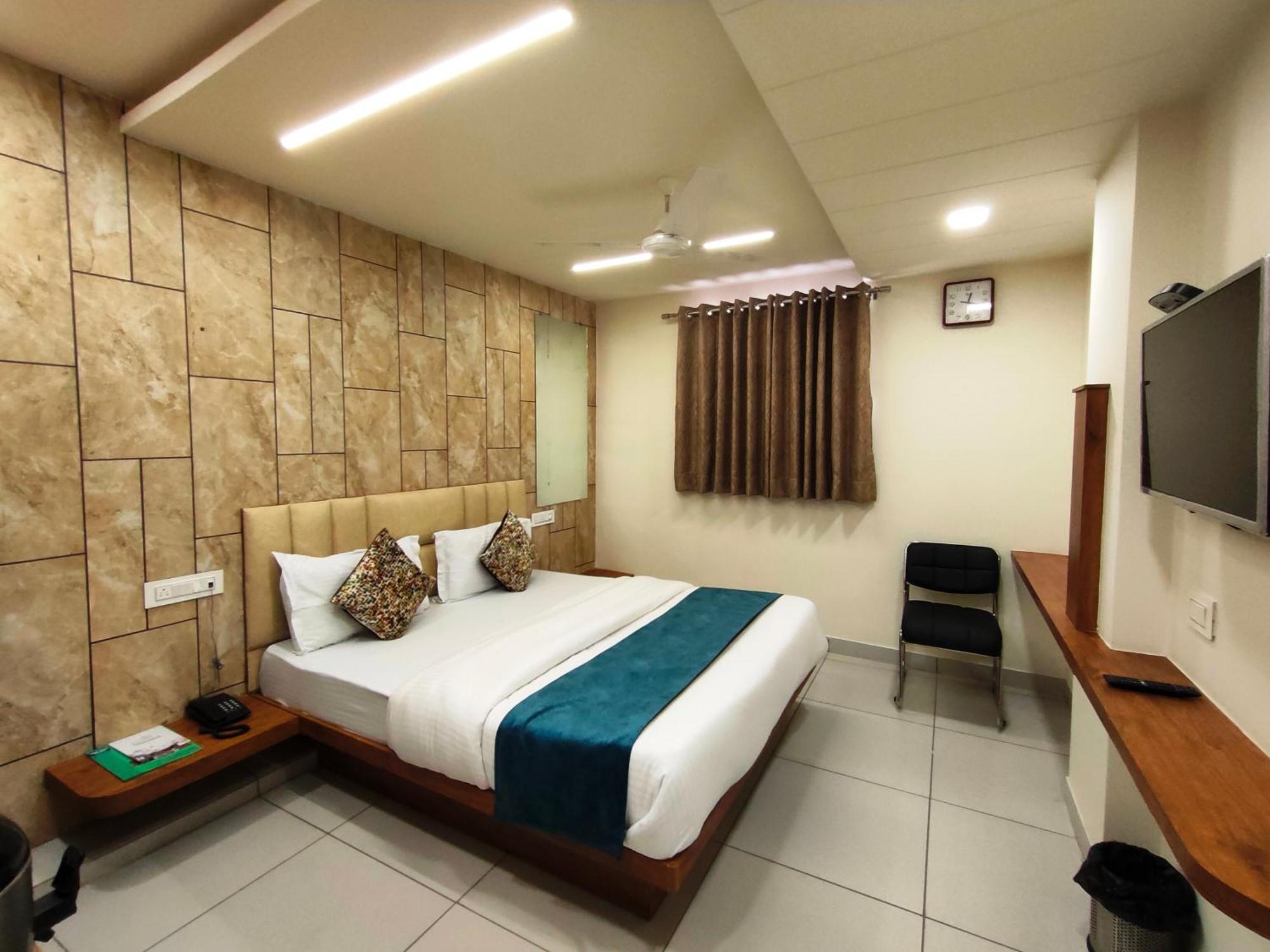 Hotel Kinara Αχμπανταμπάντ Εξωτερικό φωτογραφία