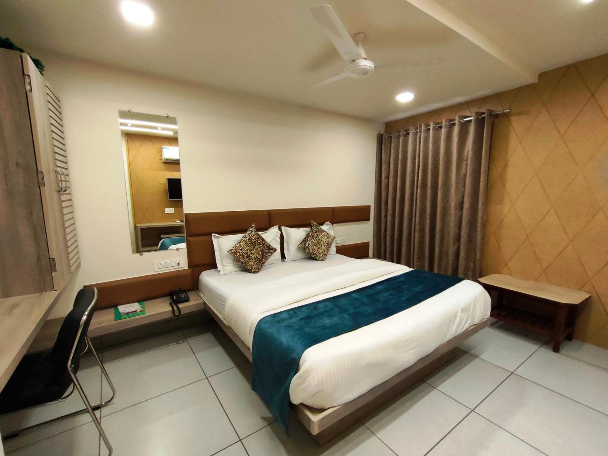 Hotel Kinara Αχμπανταμπάντ Εξωτερικό φωτογραφία
