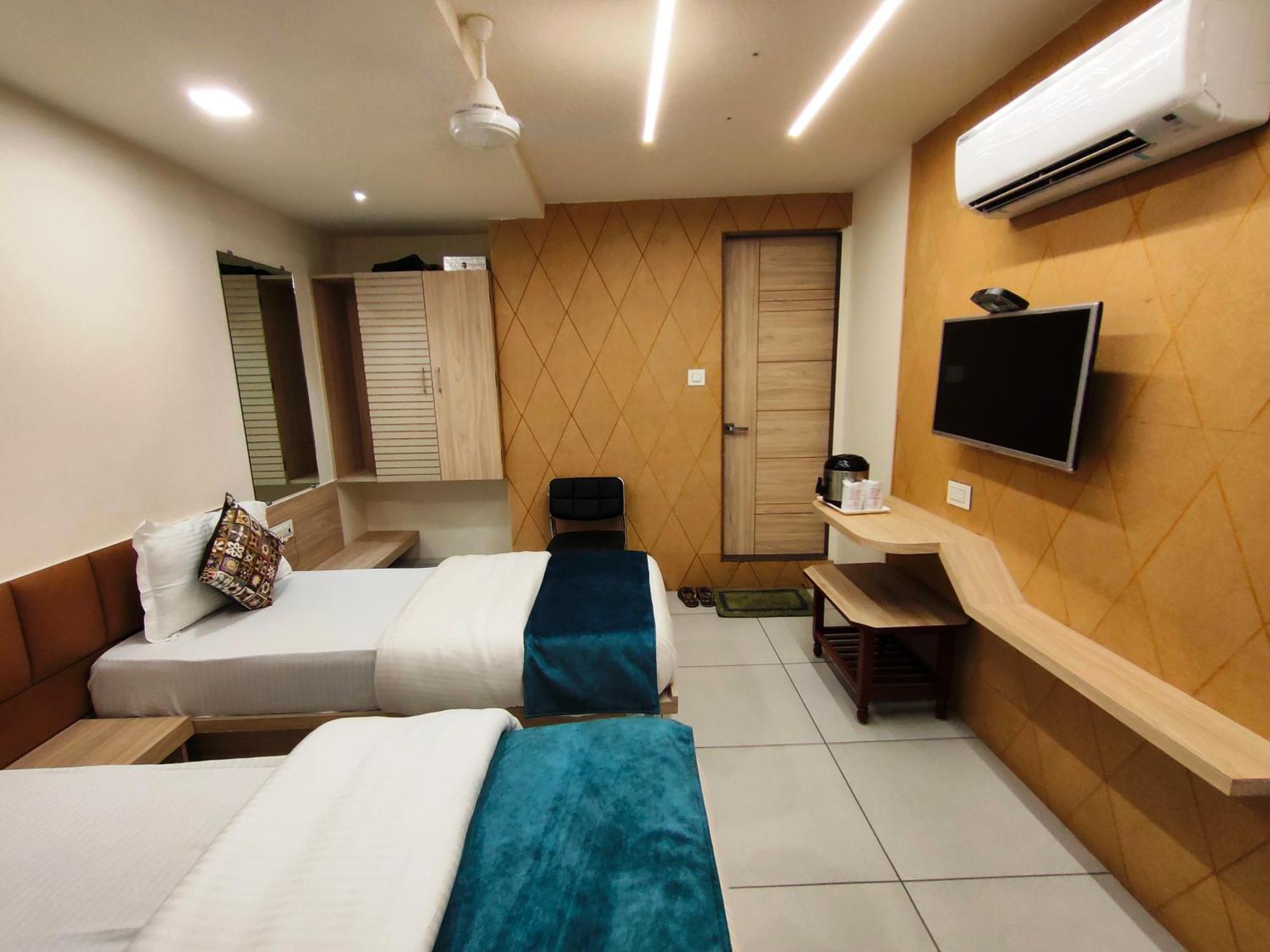 Hotel Kinara Αχμπανταμπάντ Εξωτερικό φωτογραφία