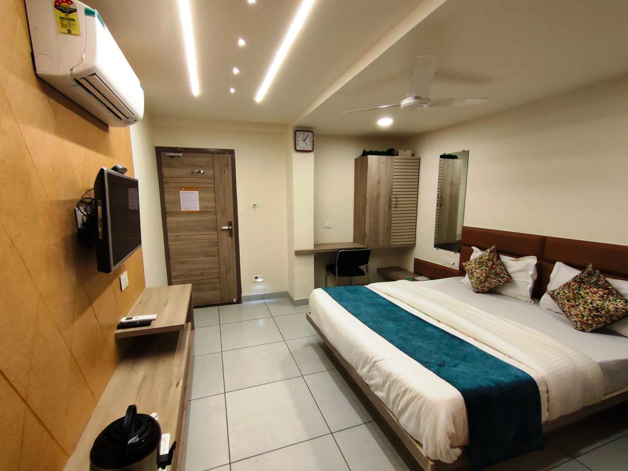 Hotel Kinara Αχμπανταμπάντ Εξωτερικό φωτογραφία