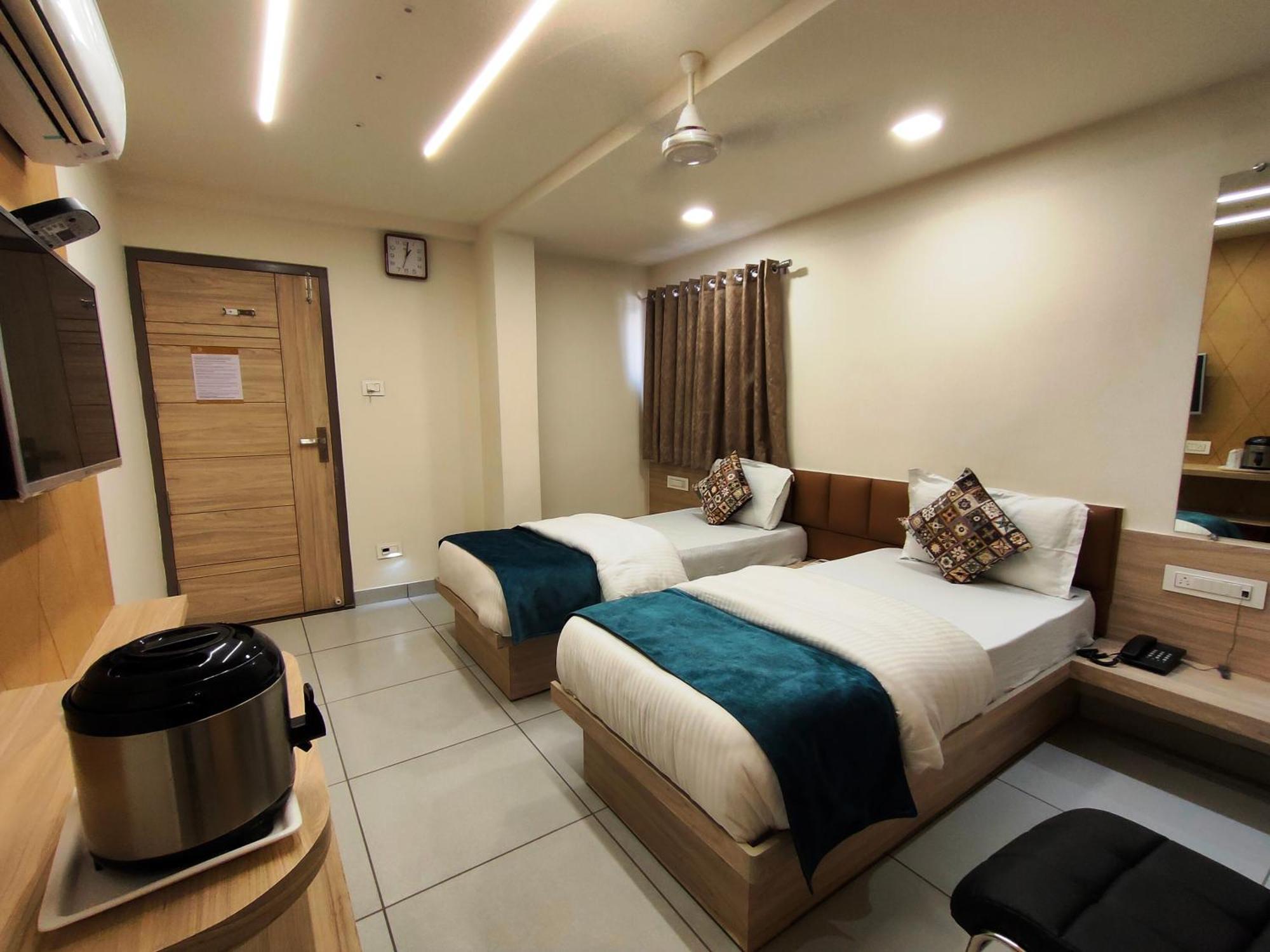 Hotel Kinara Αχμπανταμπάντ Εξωτερικό φωτογραφία